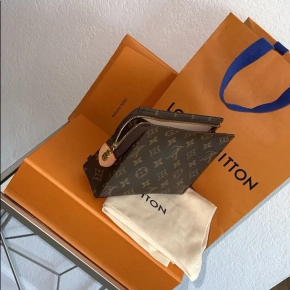 Mens lv pouch discount bag